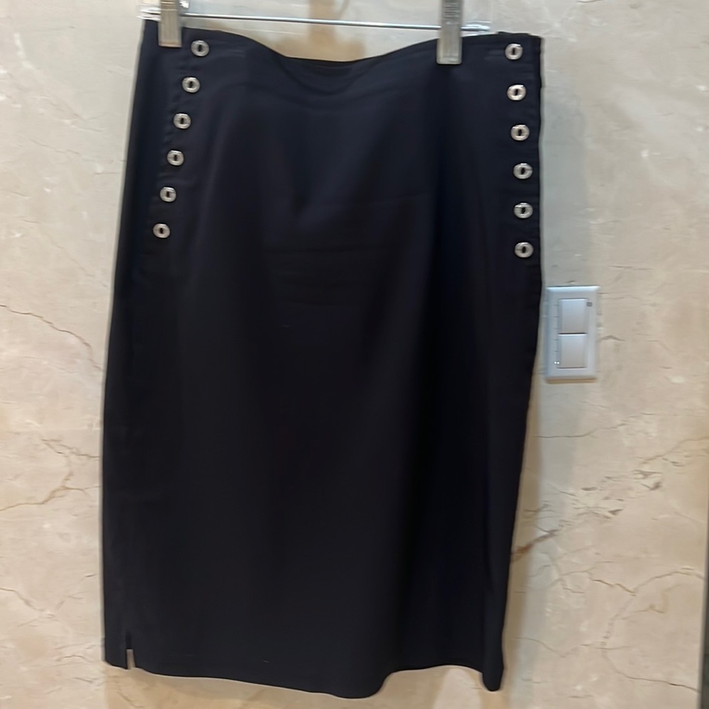 Black mid pencil skirt